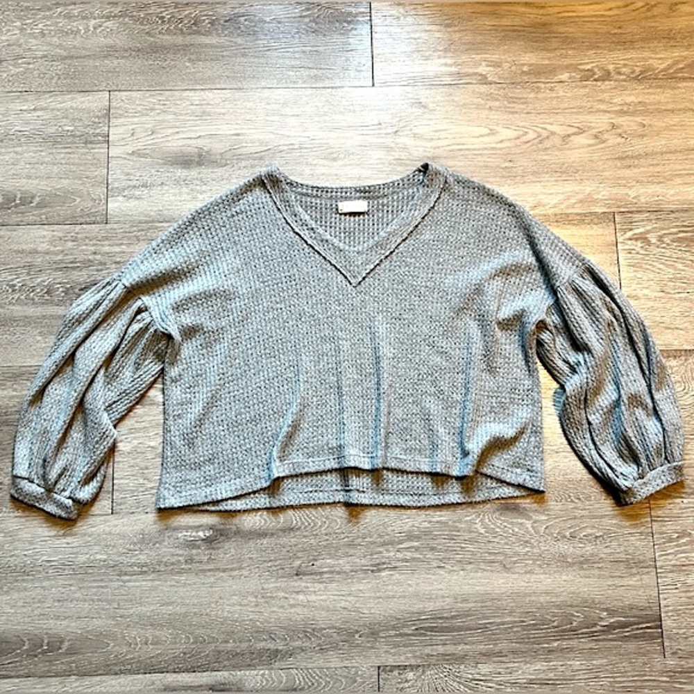 ALTER’D STATE • Thermal V-Neck Shirt / Waffle Top • Small • Grey + 3/4 Sleeves